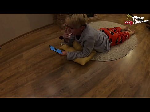 ❤️ Traks Blondīne sūc milzīgu locekli sūc un lēkā uz tā - anālais sekss Kaltais porno pie mums ﹏