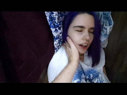 ❤️ Atradu savu māsu skapī un palīdzēju viņai beigt. Kaltais porno pie mums ﹏